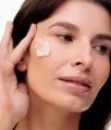 Emulgujące masełko seboregulujące do zmywania makijażu i SPF do skóry z niedoskonałościami Melt with Balance 40 g - Veoli Botanica